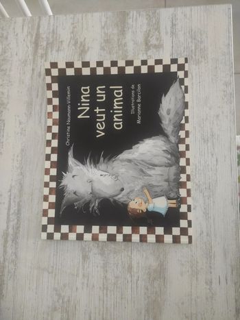 Nina veut un animal. École des loisirs