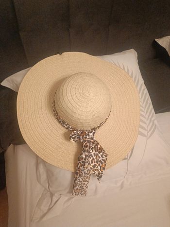 Grand chapeau femme
