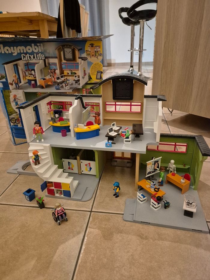 Playmobil 9453 école aménagée - photo numéro 2