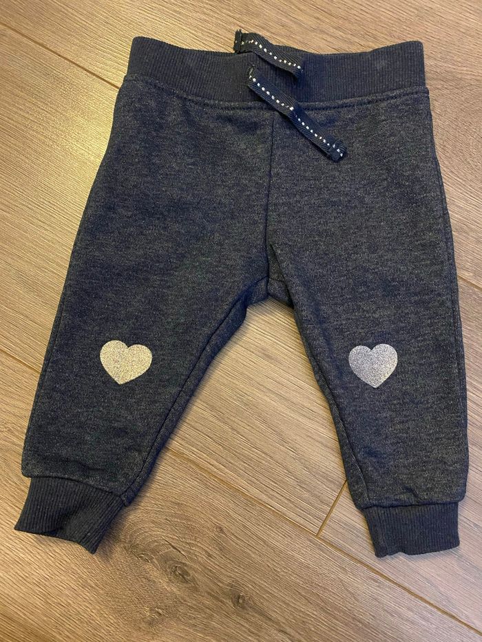 Lot jogging 3-6 mois - photo numéro 3