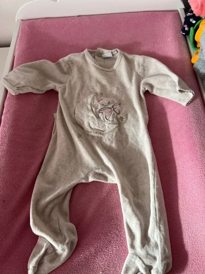 Lot de 2 pyjamas taille 9 mois - photo numéro 2