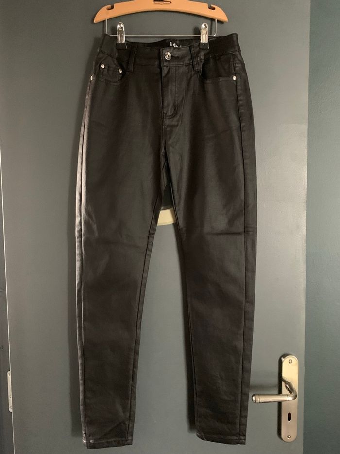 Pantalon simili noir taille 38 i dodo