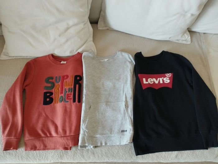 4 Sweats dont un zippé à  capuche sur autre photo