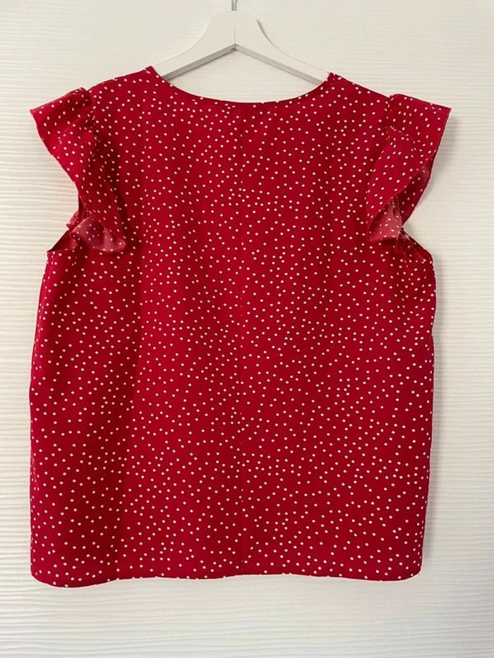 Haut blouse rouge pois blancs décolleté col V manches courtes à volants - photo numéro 4