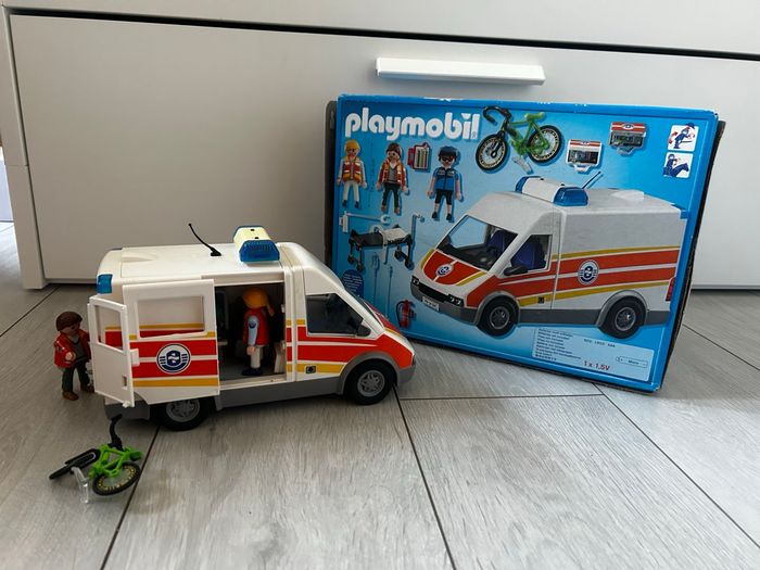 Ambulance playmobil boîte - photo numéro 2