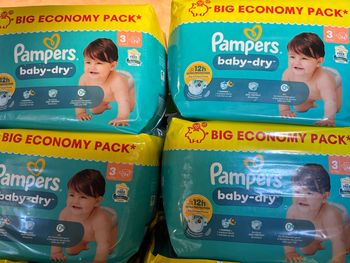 1 paquet de couches Pampers taille 3