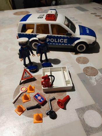 Voiture de police playmobil