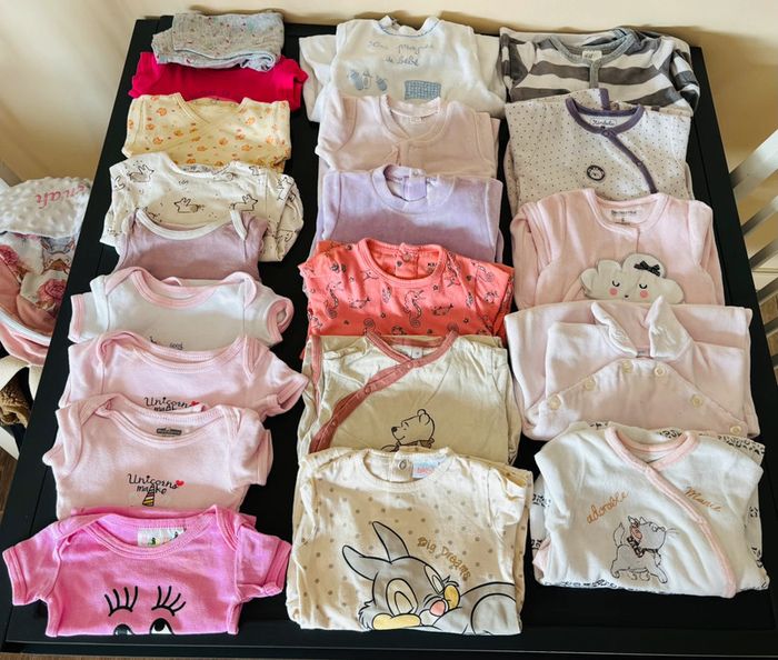 Gros lot de 11 pyjamas une pièce & 8 body + 1 legging / Taille 6 mois - photo numéro 2