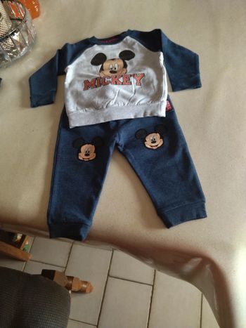 Lot de 2 ensembles garçons de 6 mois. Très bon état