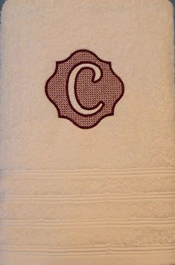 Serviette de toilette brodée monogramme C