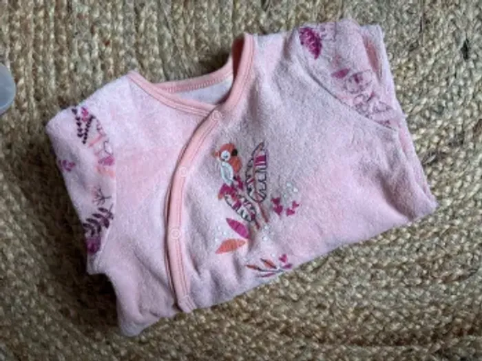 Pyjama 1 pièce petit béguin corail tbe 12 mois - photo numéro 2