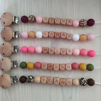 Attache tétine personnalisée bois