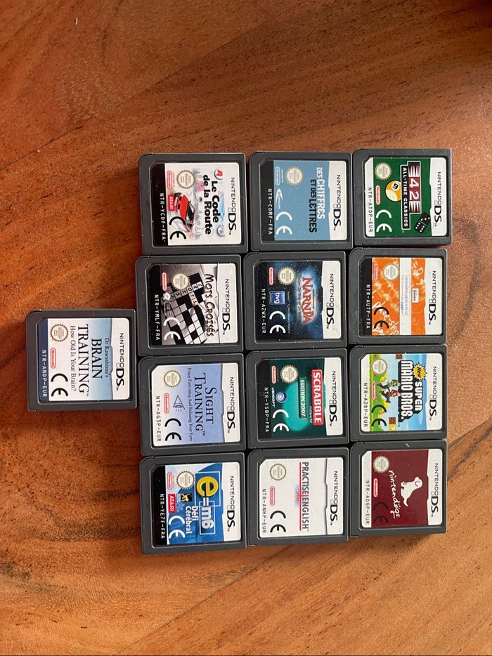 Ds lite blanches et 13 jeux - photo numéro 3