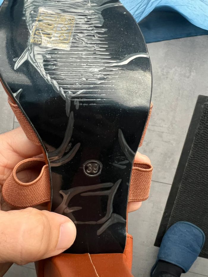 Chaussures à talon femme t 39 (neuf) - photo numéro 2