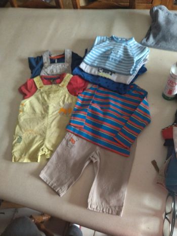 Lot salopettes tee shirt, combi short, Pantalon tee shirt. Taille 6/9 mois