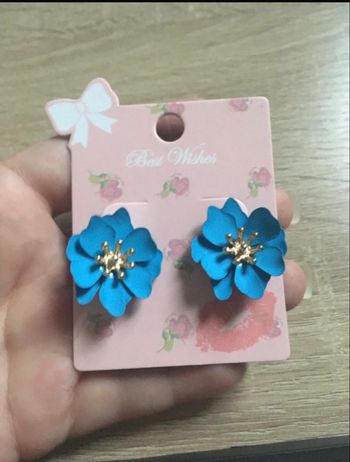 Boucles d’oreilles NEUVES avec étiquette femme forme fleurs couleur bleu