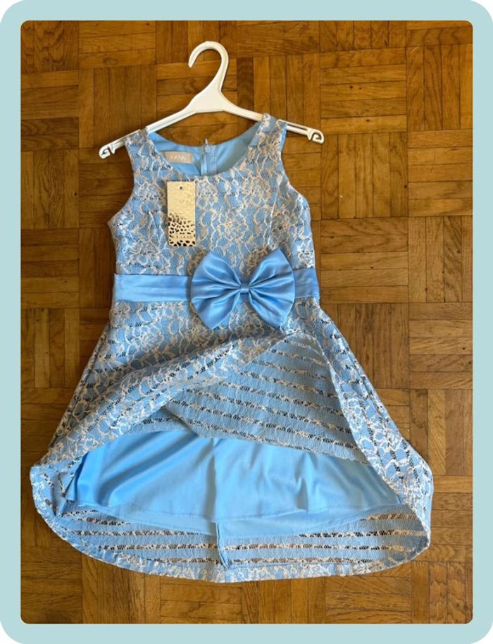 Robe à dentelle bleue - photo numéro 4