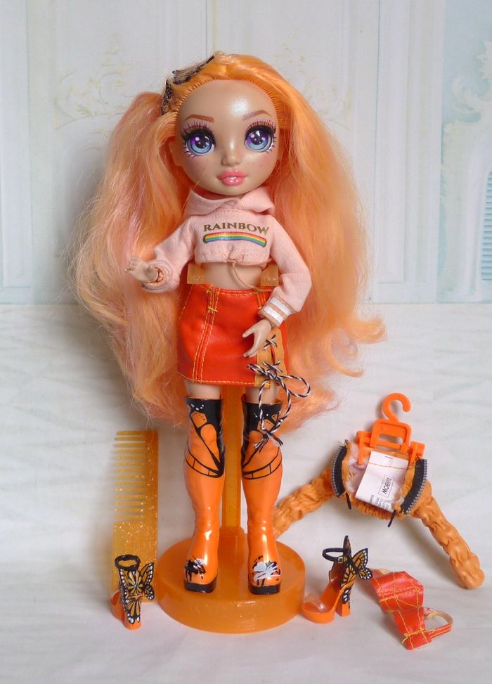 poupee Rainbow High Poppy Rowan