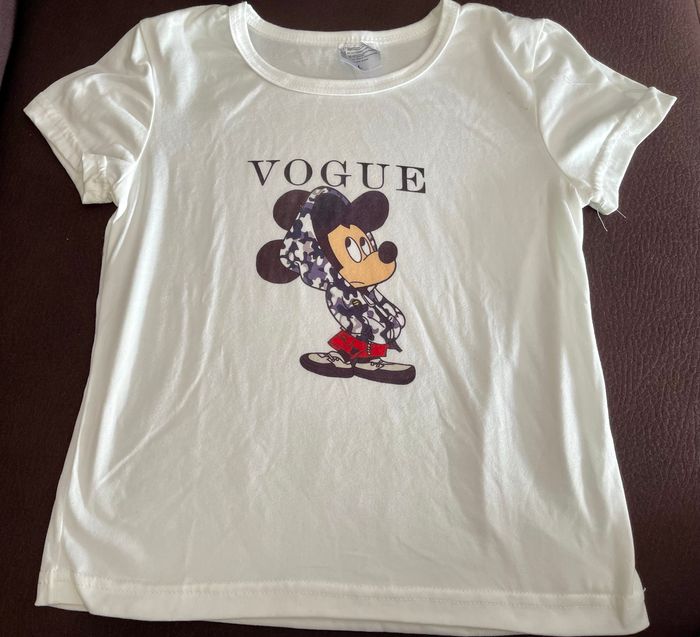T-shirt 4 ans (taille L jeunes enfants) n’1