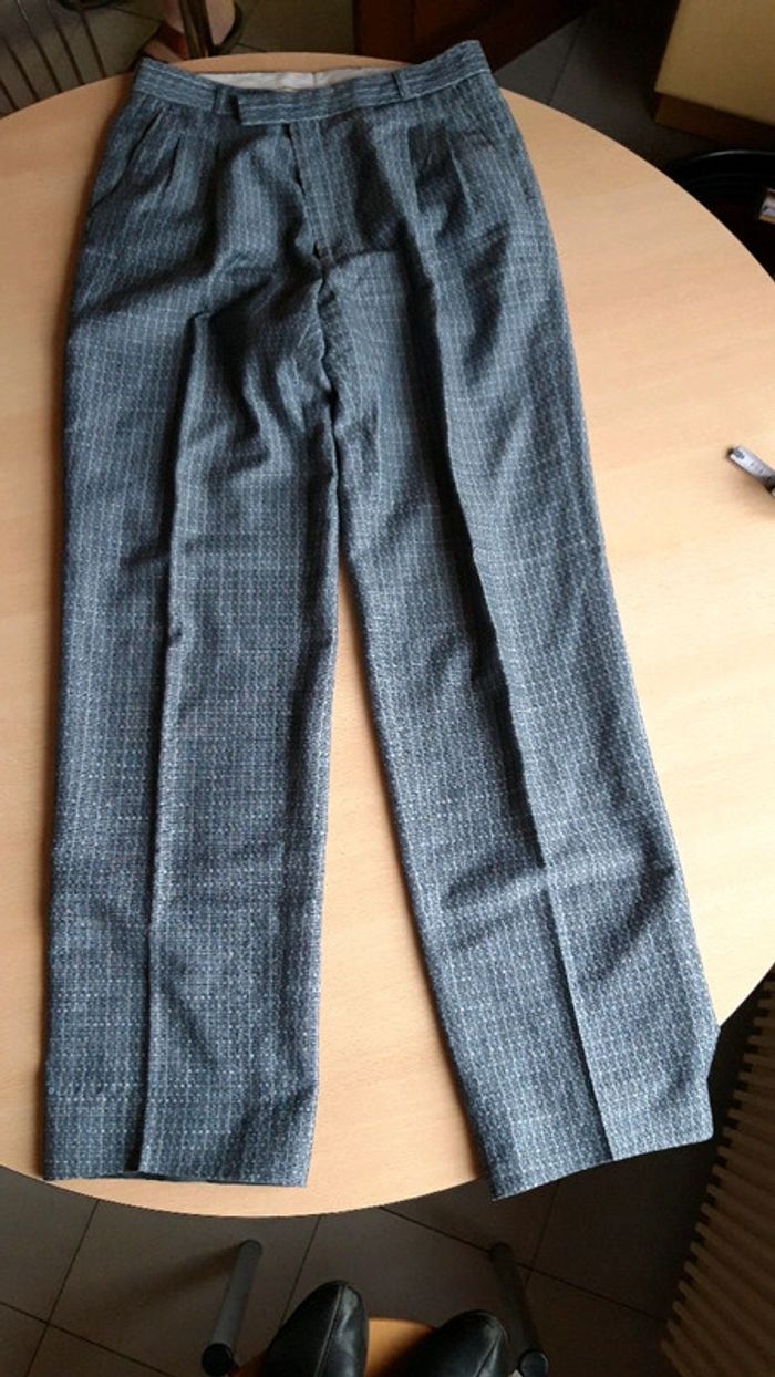 Pantalon homme taille 40.