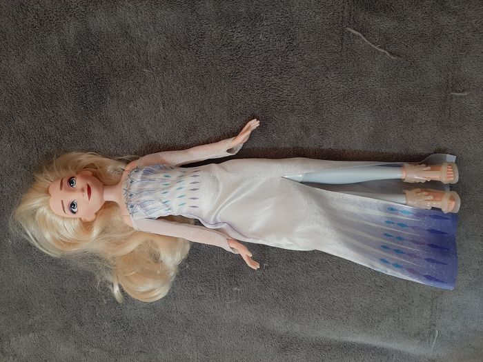 Poupée Elsa qui chante