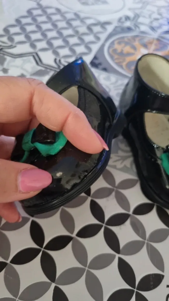 Petite chaussure de marché noir avec nœud vert taille 17 - photo numéro 3