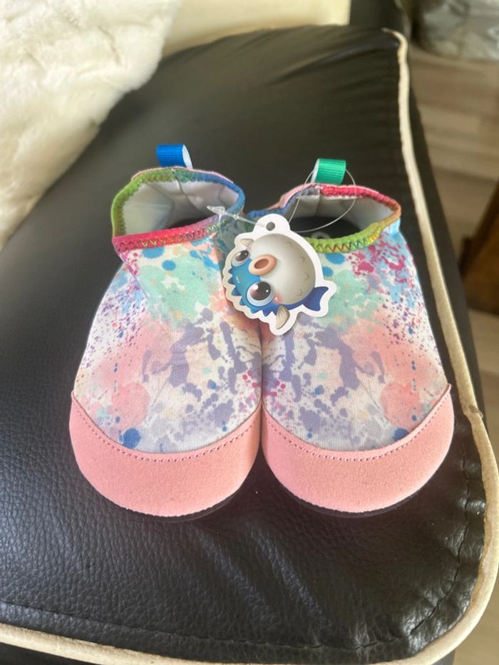 Chaussures aquatiques rose neuves 27/28