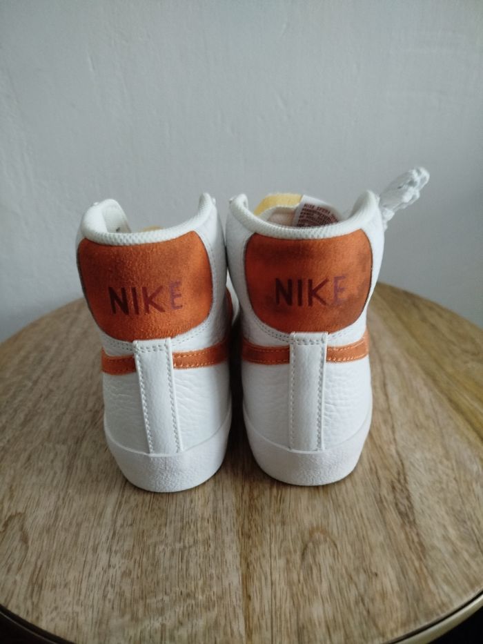 Baskets Nike T  36,5 - photo numéro 7