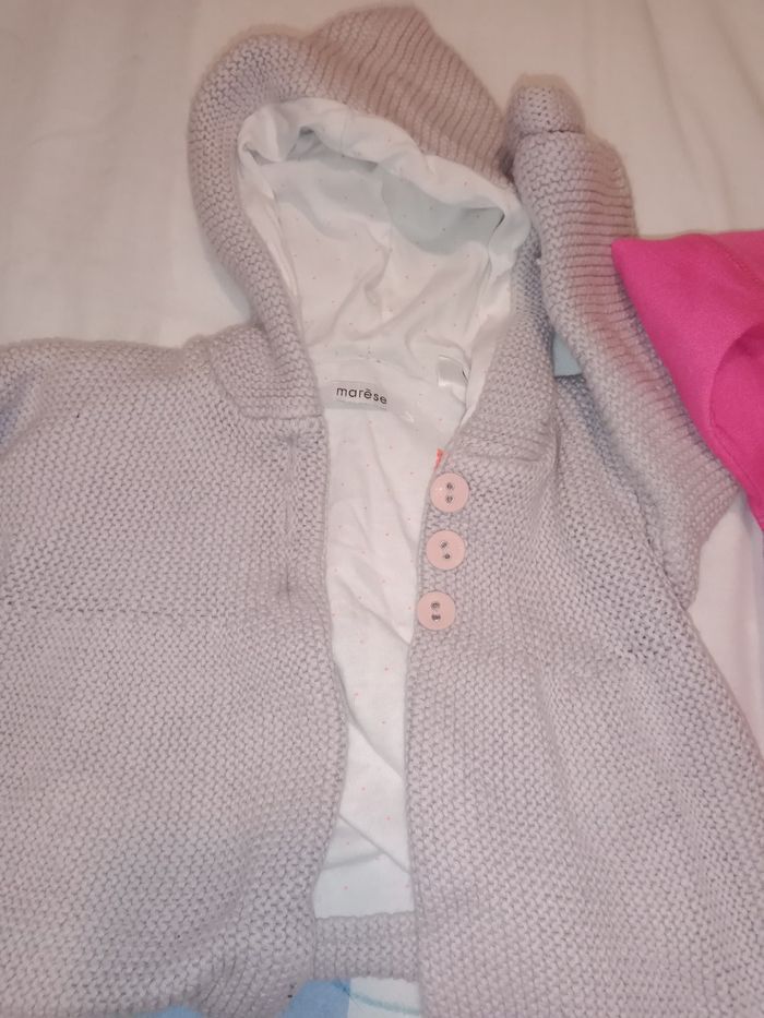 Pull gilet cache coeur 6 mois TBE - photo numéro 3