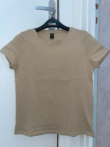 T-shirt beige