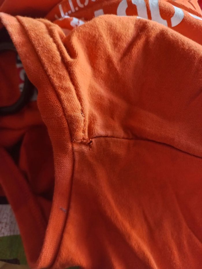 Tee-shirt orange avec inscription - photo numéro 4