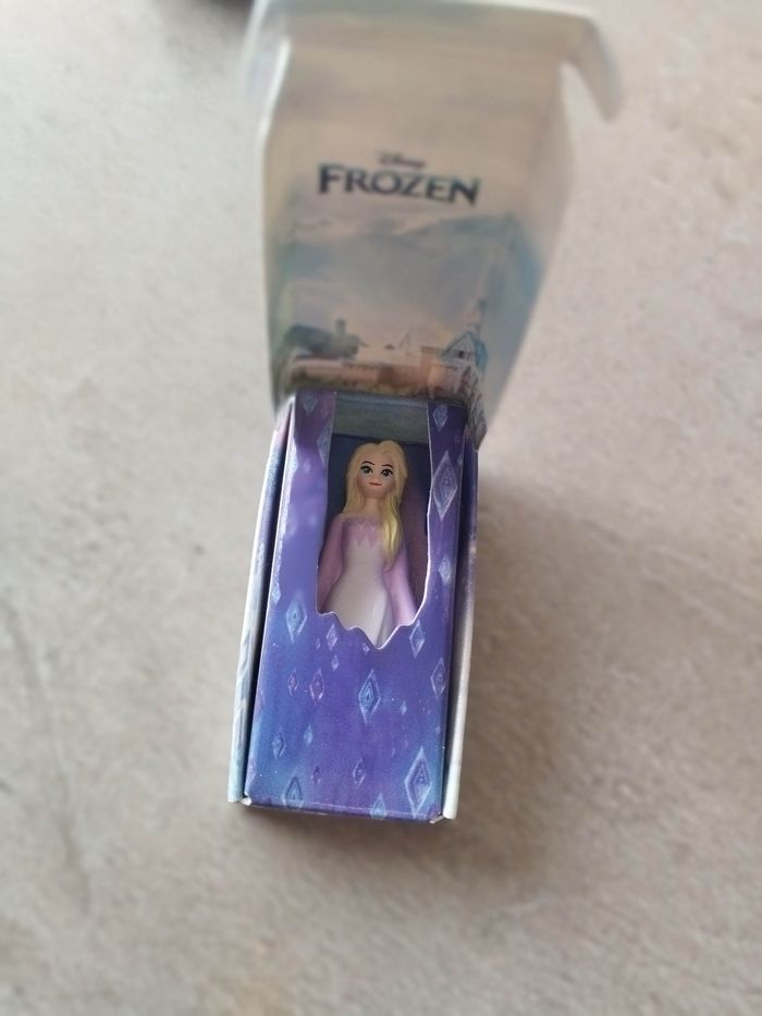 Figurine Mini brands Disney Store Édition - Elsa de la Reine des Neiges - photo numéro 4