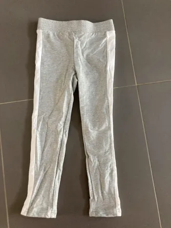 Jogging fille 5-6 ans neuf