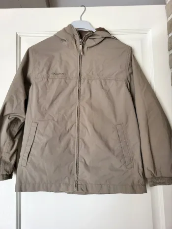 Veste coupe vent gris taupe Quechua de Décathlon - Comme neuf