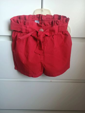 Joli petit short rouge Kiabi taille 36mois