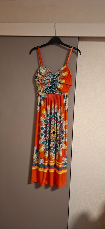 Robe avec bretelles taille 38_40 