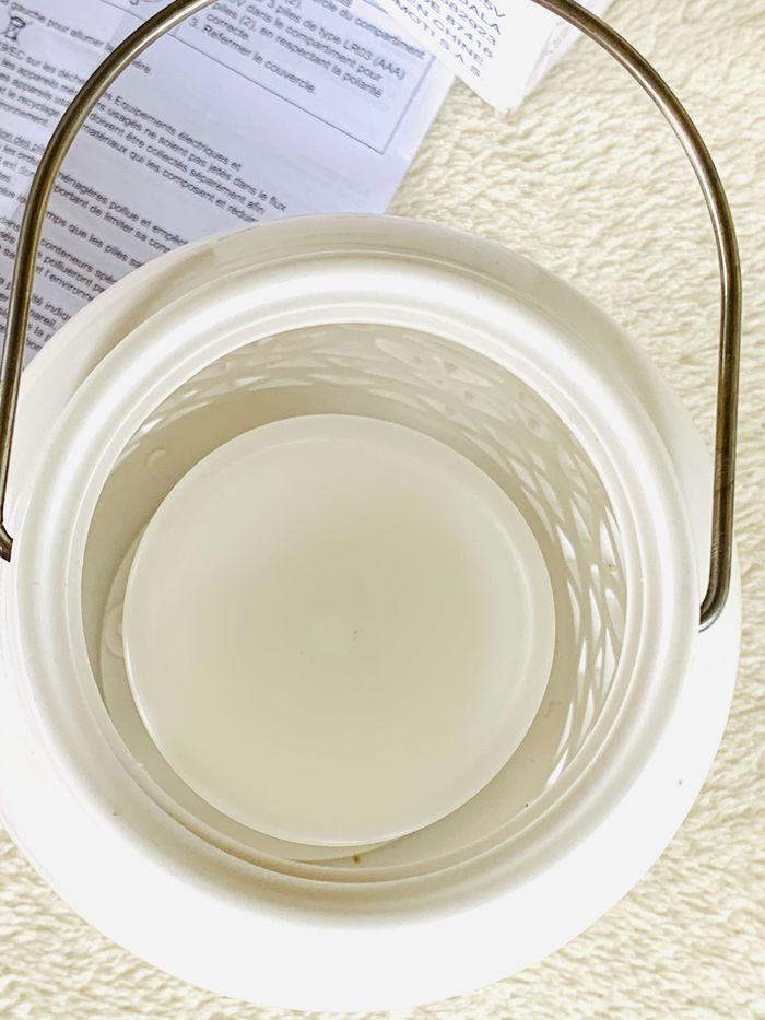 Lanterne blanche avec anse et bougie LED - photo numéro 3