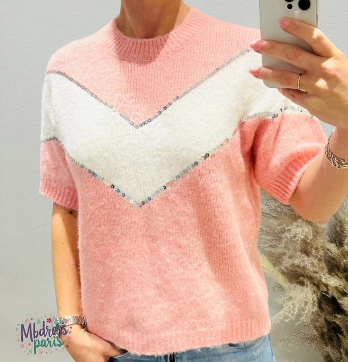 Beau Pull femme manches courtes rose et blanc à sequins.