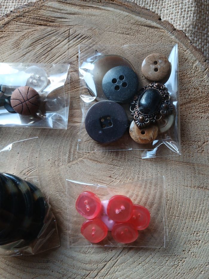 Lot de 4 sachets de boutons - photo numéro 3