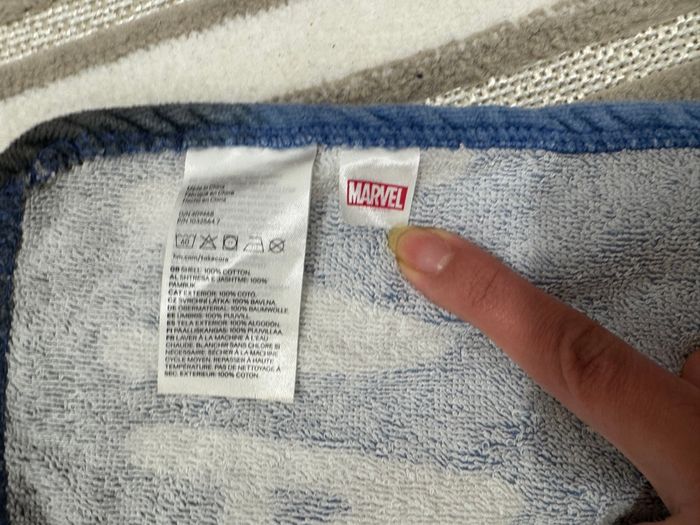 Poncho de bain Spider-Man H&M Marvel T.2-6 ans très bon état - photo numéro 3