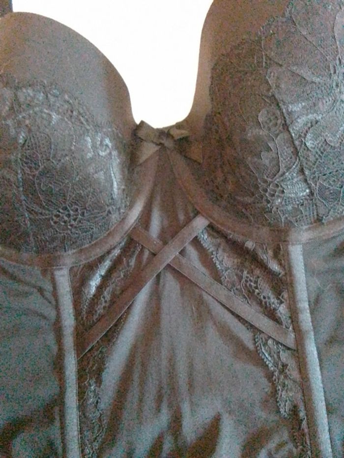 Guêpière  corset noire et bas vert foncé - photo numéro 3