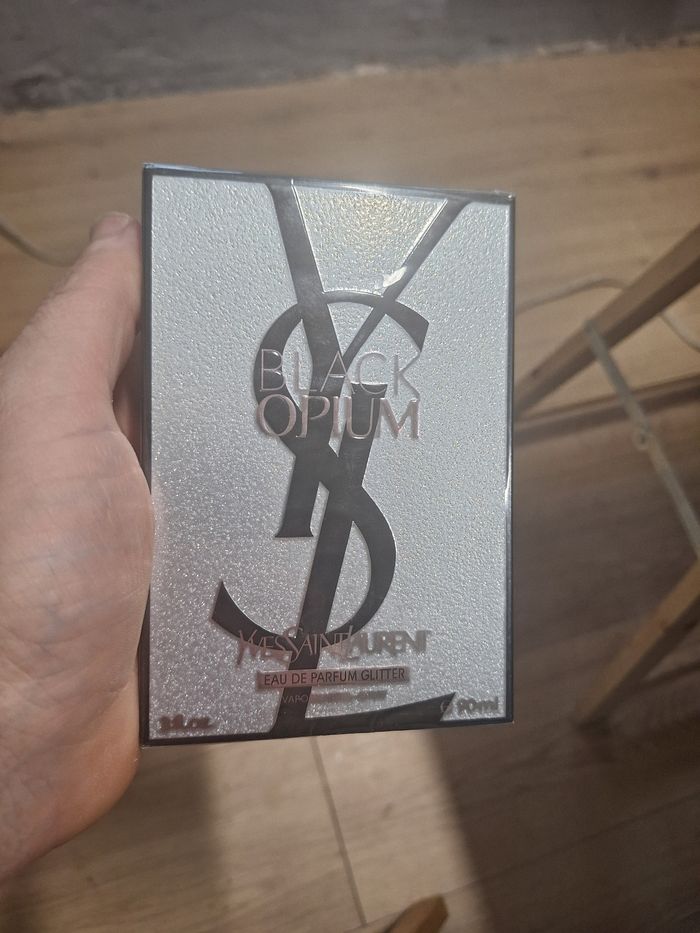 Black opium glitter de yves saint laurent