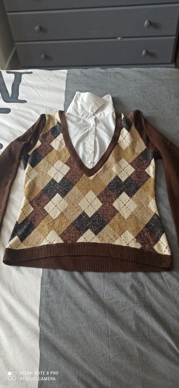Pull t. 38 col chemise
