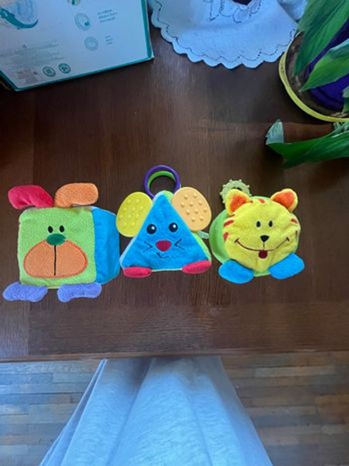 Lot de 3 cubes mousse formes différentes