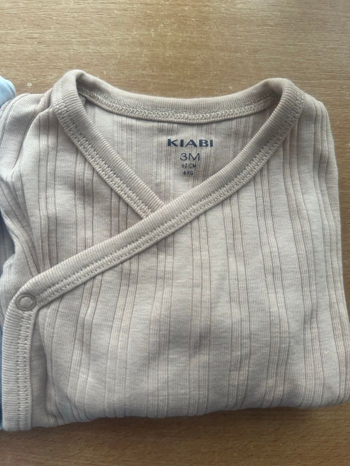 Bodies 3 mois en très bon état - photo numéro 2