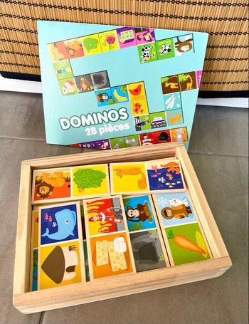 Jeu de dominos en bois neuf