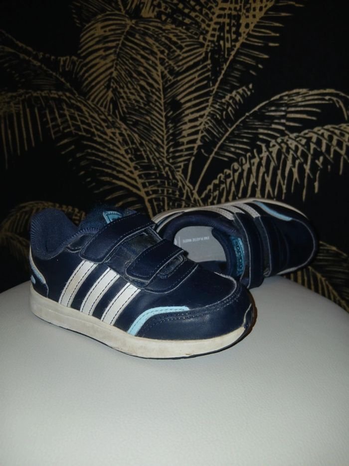 💙 Basket Adidas à scratch pointure 25.