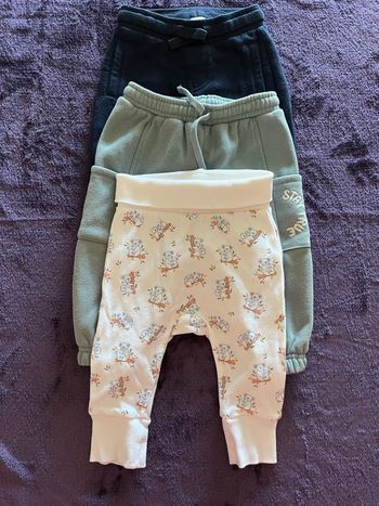 Lot de 3 pantalons bébé taille 9 mois diverses marques