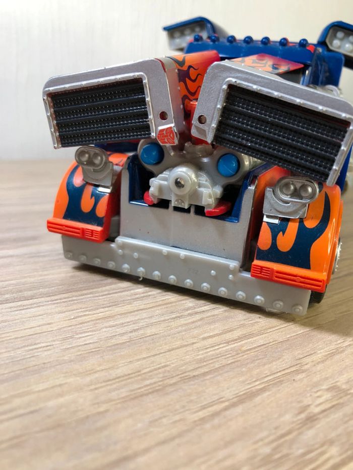 Figurine Transformers 2010 hasro optimus prime camion transformable - photo numéro 9