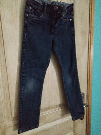 Jean bleu foncé taille  126-131